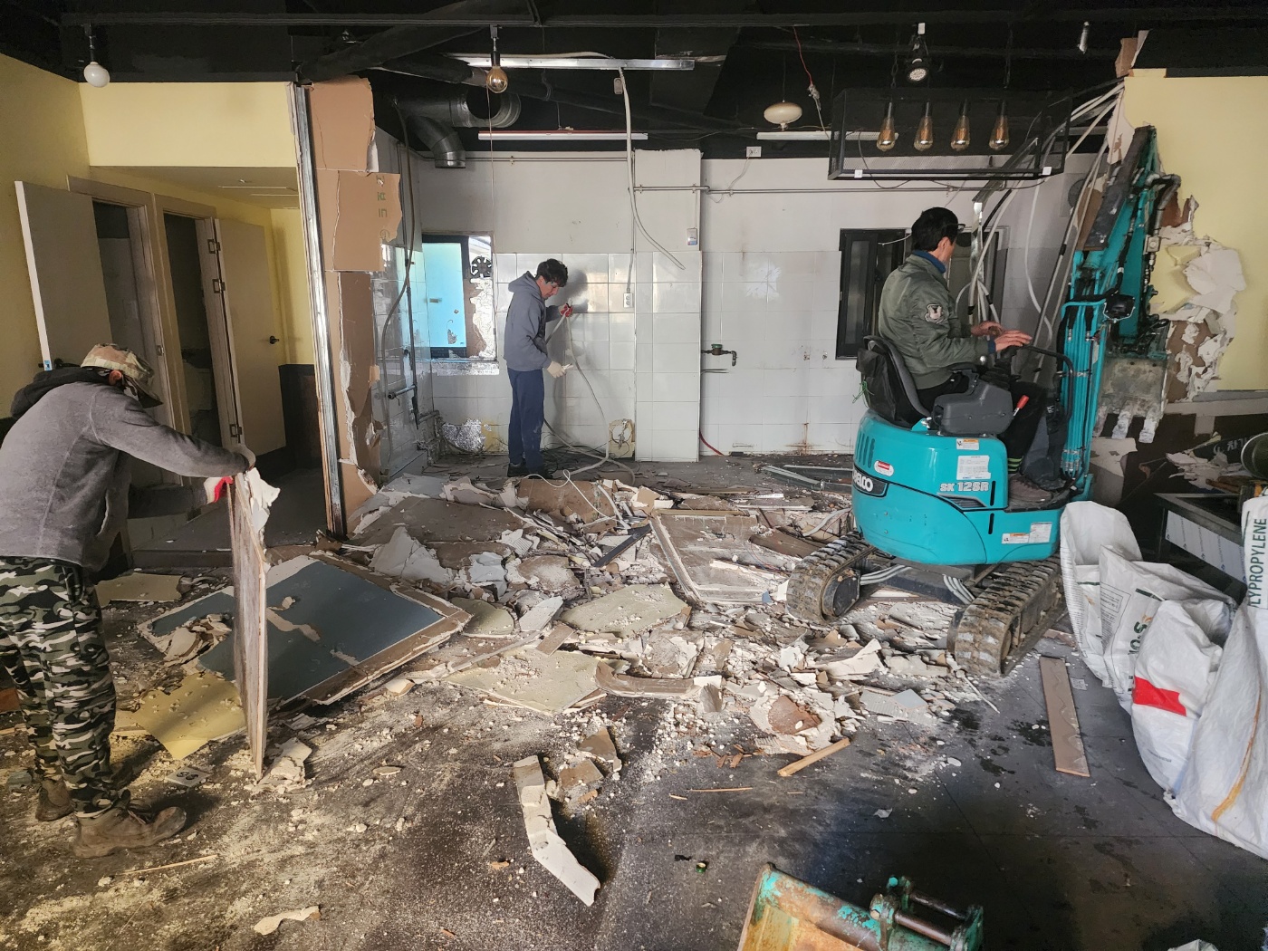 매장·사무실 철거 현장